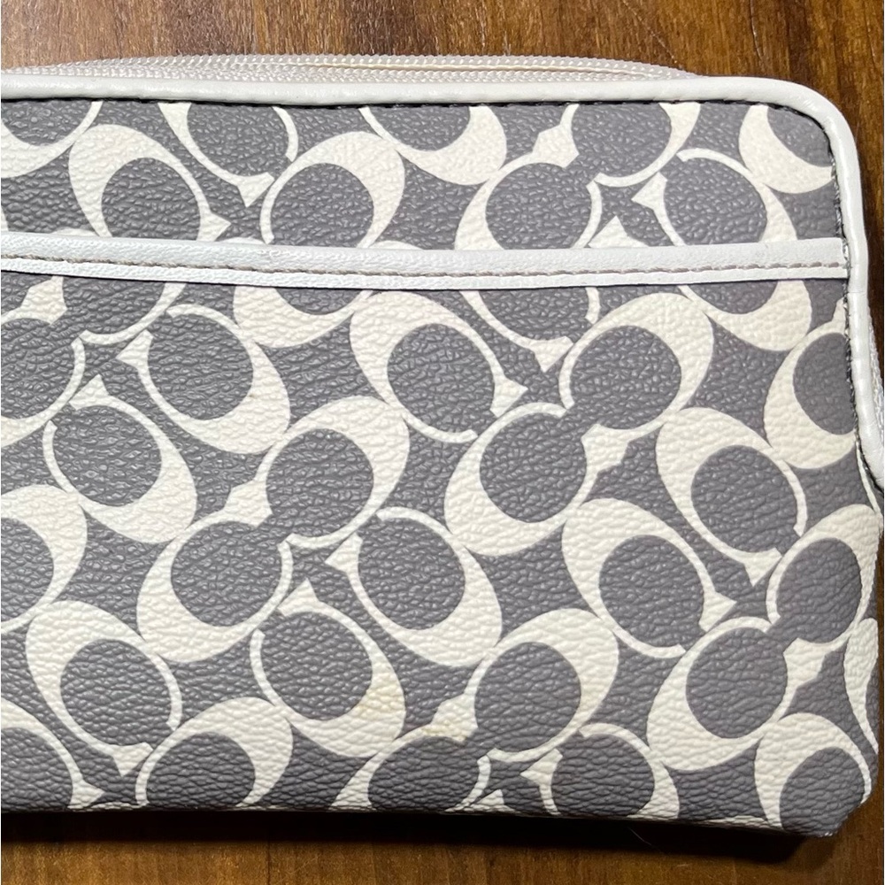 PREOWNED “vintage” COACH WRISTLET